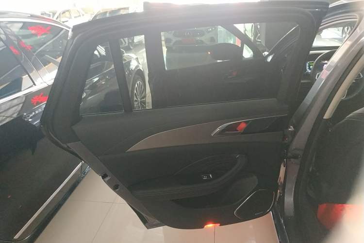 Used Hongqi H5 2023 2.0T Automatic Smart Connect Flagship Edition Left Rear Door Interior