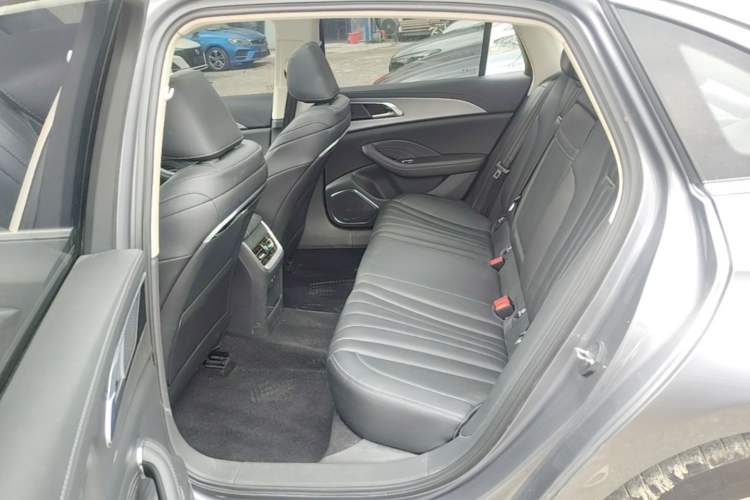 Used Hongqi H5 2023 1.5T DCT Smart Connect Flagship Edition Left Rear Seat