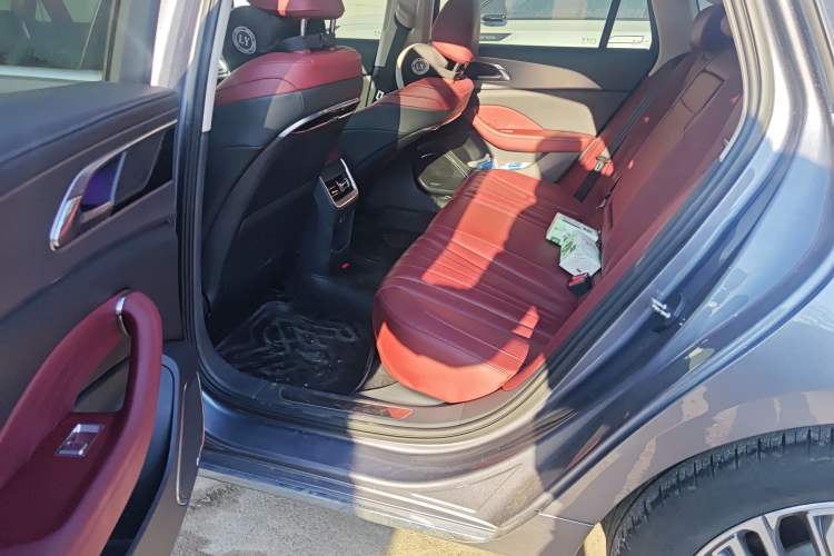 Used Hongqi H5 2023 2.0T Automatic Smart Connect Flagship Edition Left Rear Seat