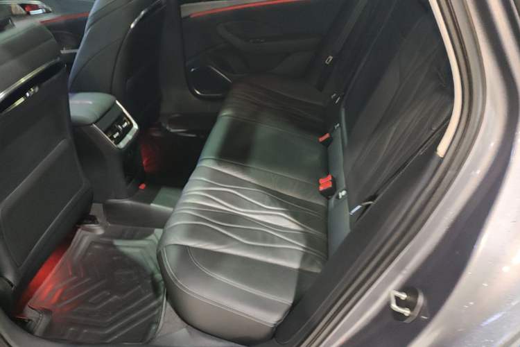 Used Hongqi H5 2023 2.0T Automatic Smart Connect Flagship Edition Left Rear Seat