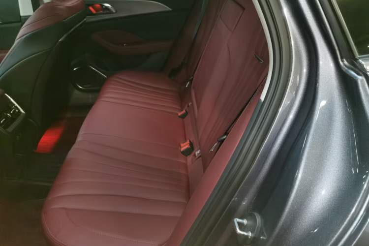 Used Hongqi H5 2023 2.0T Automatic Smart Connect Flagship Edition Left Rear Seat