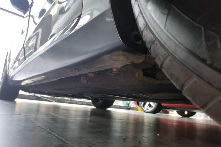 Used Hongqi H5 2023 1.5T DCT Smart Connect Flagship Edition Left Side Sill