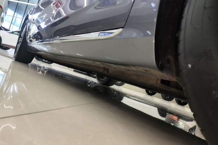Used Hongqi H5 2023 1.5T DCT Smart Connect Flagship Edition Left Side Sill