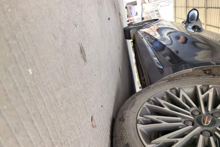 Used Hongqi H5 2023 1.5T DCT Smart Connect Flagship Edition Left Side Sill