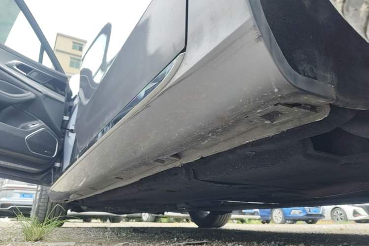 Used Hongqi H5 2023 1.5T DCT Smart Connect Flagship Edition Left Side Sill