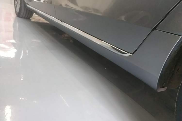 Used Hongqi H5 2023 1.5T HEV Smart Connect Flagship Edition Left Side Sill