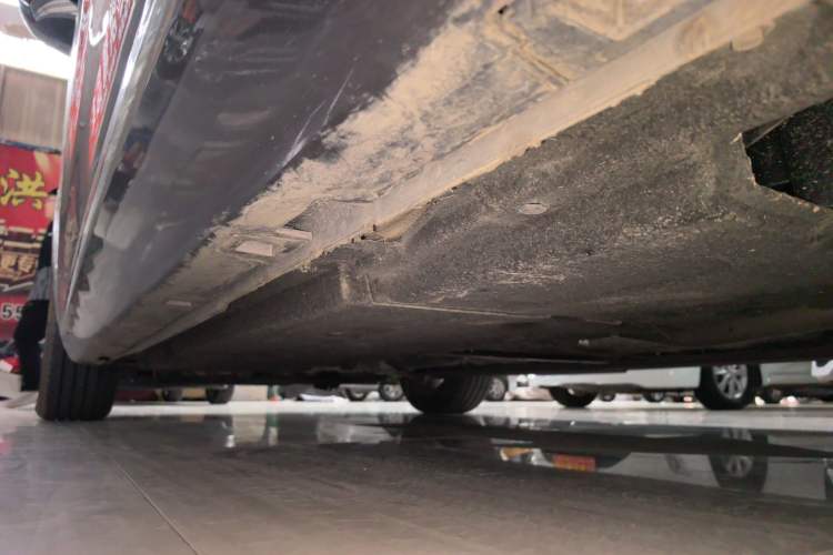 Used Hongqi H5 2023 1.5T DCT Smart Connect Flagship Edition Left Side Sill