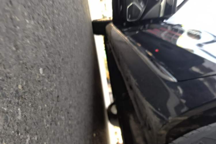 Used Hongqi H5 2023 2.0T Automatic Smart Connect Flagship Edition Left Side Sill