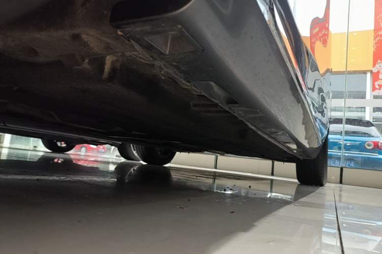 Used Hongqi H5 2023 2.0T Automatic Smart Connect Flagship Edition Left Side Sill