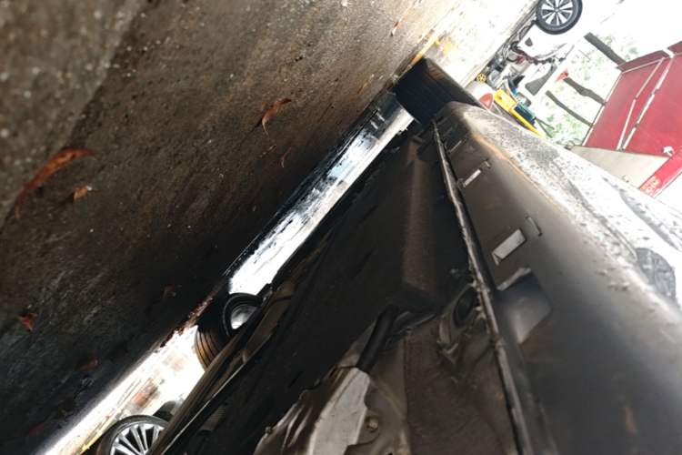 Used Hongqi H5 2023 1.5T HEV Smart Connect Flagship Edition Left Side Sill