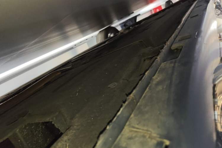 Used Hongqi H5 2023 2.0T Automatic Smart Connect Flagship Edition Left Side Sill