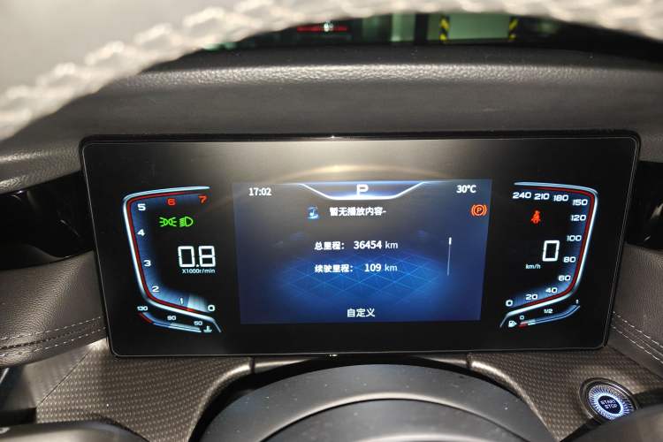 Used Hongqi H5 2023 2.0T Automatic Smart Connect Flagship Edition Odometer Close Up