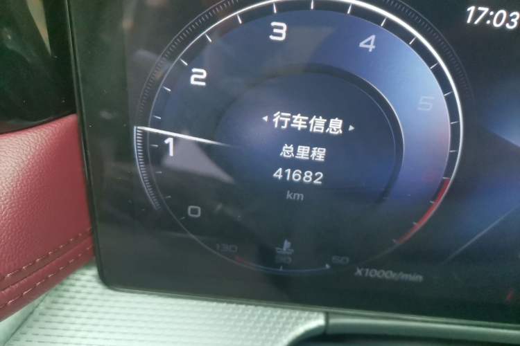 Used Hongqi H5 2023 2.0T Automatic Smart Connect Flagship Edition Odometer Close Up