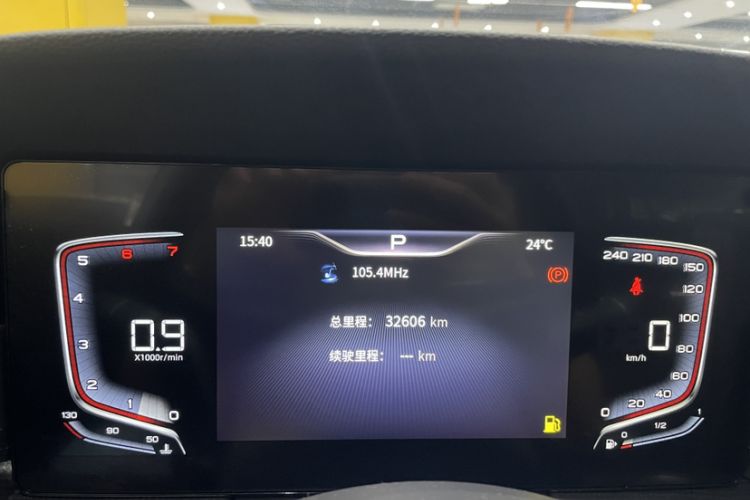 Used Hongqi H5 2023 1.5T DCT Smart Connect Flagship Edition Odometer Close Up