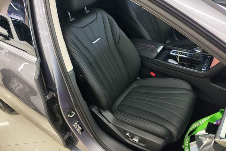Used Hongqi H5 2023 1.5T DCT Smart Connect Flagship Edition Right Front Seat