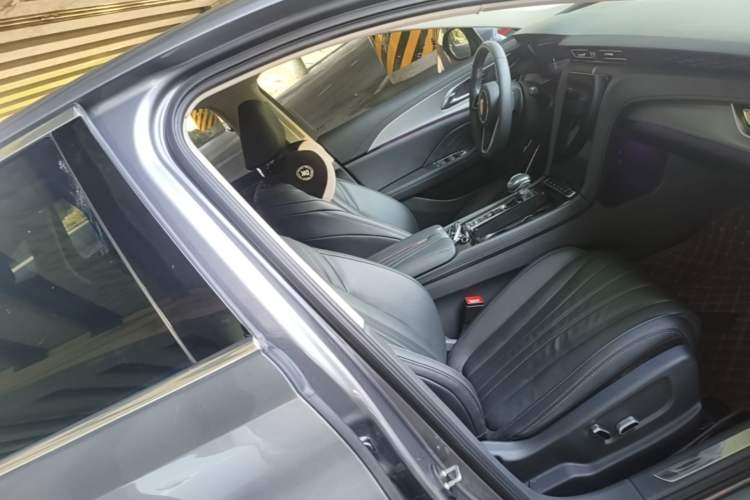 Used Hongqi H5 2023 2.0T Automatic Smart Connect Flagship Edition Right Front Seat