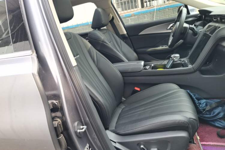 Used Hongqi H5 2023 1.5T DCT Smart Connect Flagship Edition Right Front Seat