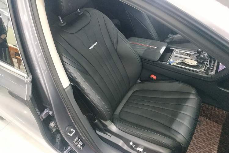 Used Hongqi H5 2023 2.0T Automatic Smart Connect Flagship Edition Right Front Seat