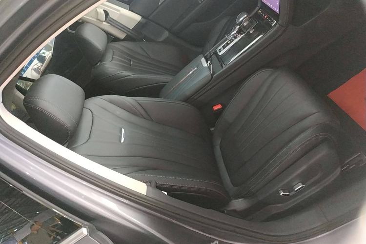 Used Hongqi H5 2023 2.0T Automatic Smart Connect Flagship Edition Right Front Seat