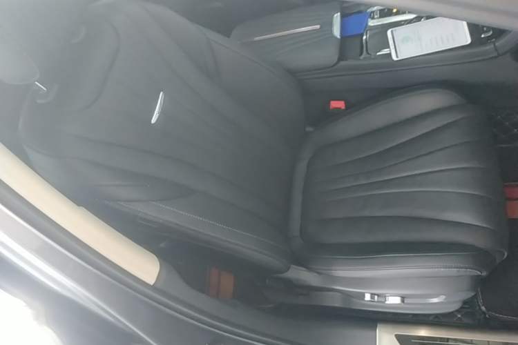 Used Hongqi H5 2023 1.5T HEV Smart Connect Flagship Edition Right Front Seat
