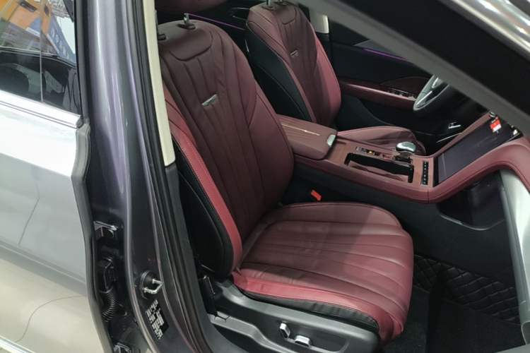 Used Hongqi H5 2023 2.0T Automatic Smart Connect Flagship Edition Right Front Seat