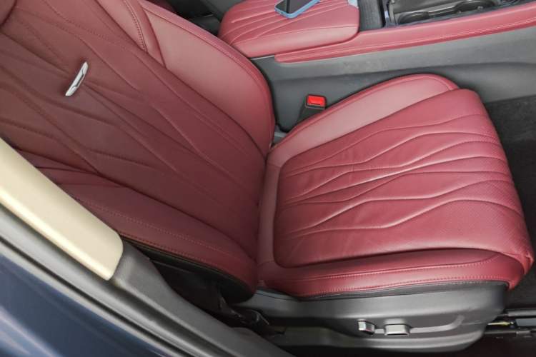 Used Hongqi H5 2023 2.0T Automatic Smart Connect Flagship Edition Right Front Seat