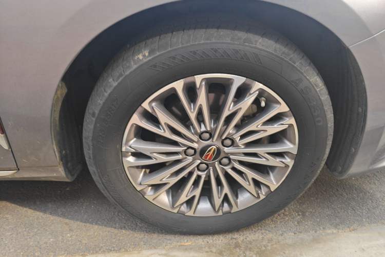 Used Hongqi H5 2023 1.5T DCT Smart Connect Flagship Edition Right Front Wheel Hub