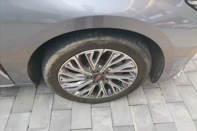 Used Hongqi H5 2023 2.0T Automatic Smart Connect Flagship Edition Right Front Wheel Hub