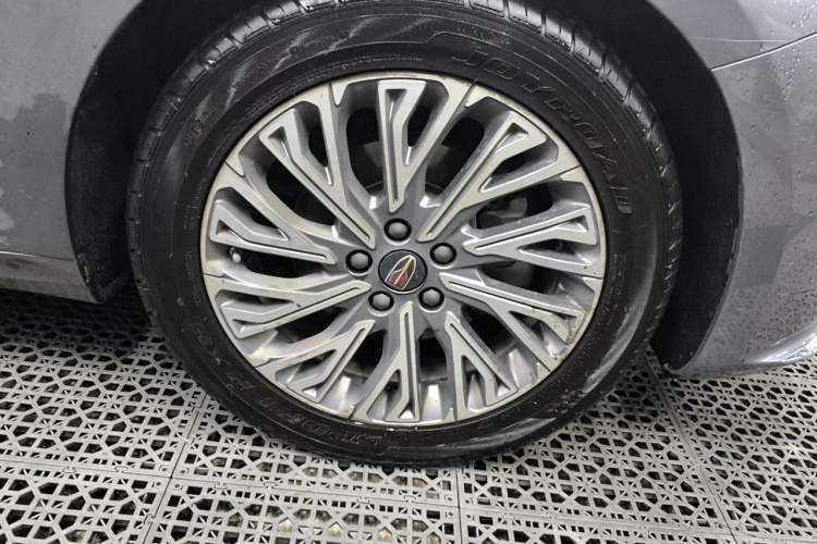 Used Hongqi H5 2023 2.0T Automatic Smart Connect Flagship Edition Right Front Wheel Hub