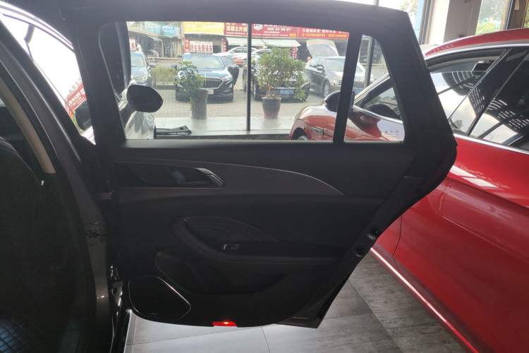 Used Hongqi H5 2023 1.5T DCT Smart Connect Flagship Edition Right Rear Door Interior