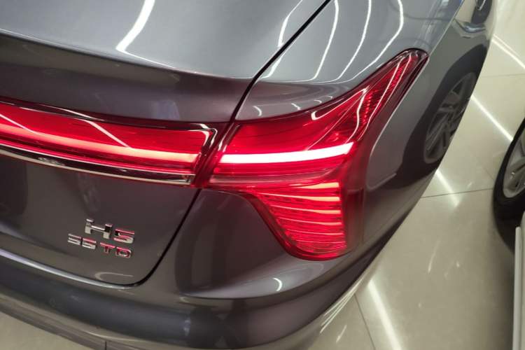 Used Hongqi H5 2023 1.5T DCT Smart Connect Flagship Edition Right Rear Taillight