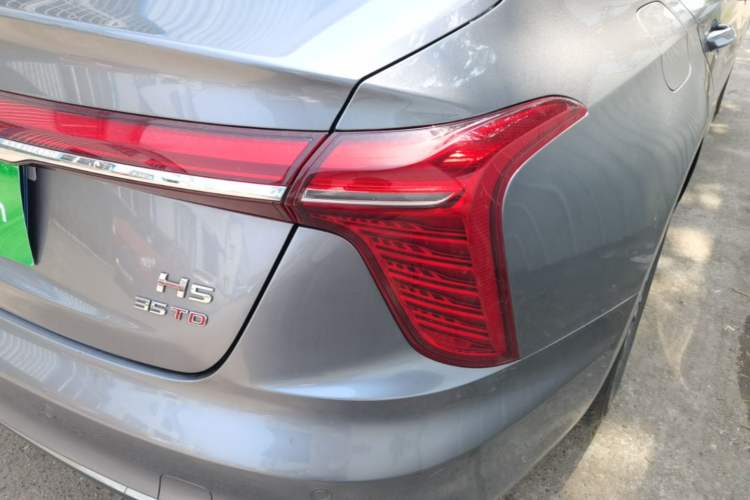 Used Hongqi H5 2023 1.5T DCT Smart Connect Flagship Edition Right Rear Taillight