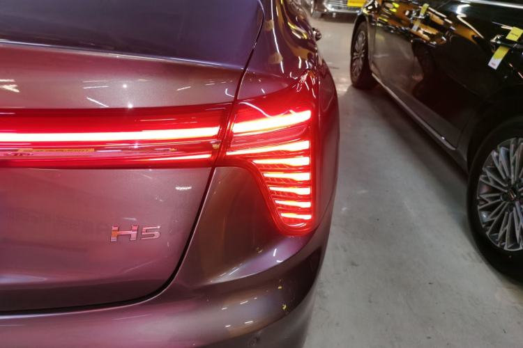 Used Hongqi H5 2023 2.0T Automatic Smart Connect Flagship Edition Right Rear Taillight