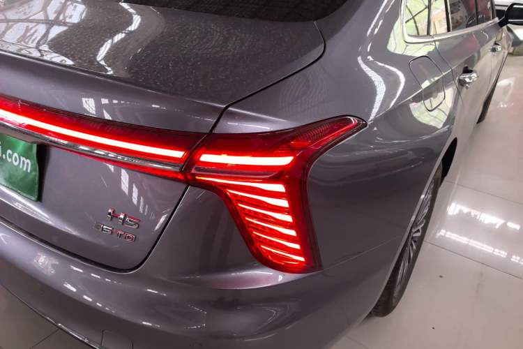 Used Hongqi H5 2023 1.5T DCT Smart Connect Flagship Edition Right Rear Taillight