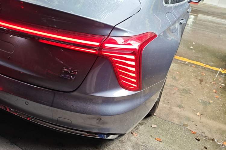 Used Hongqi H5 2023 1.5T HEV Smart Connect Flagship Edition Right Rear Taillight