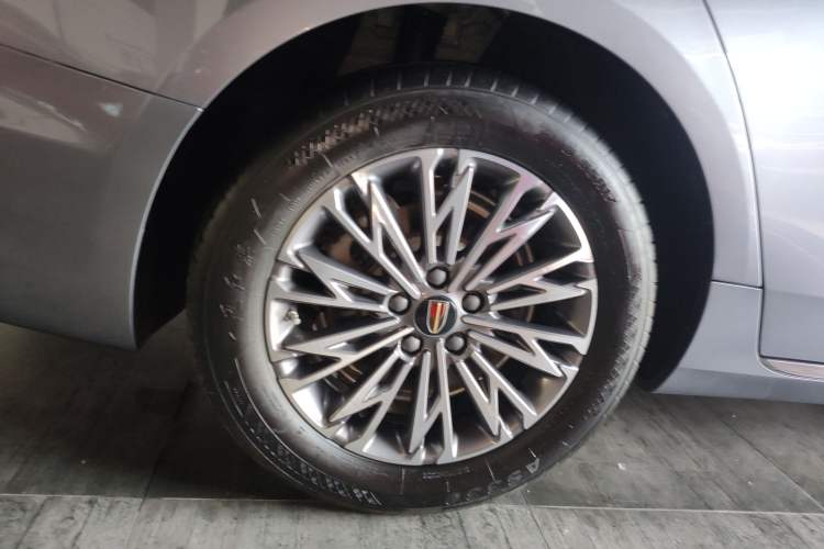 Used Hongqi H5 2023 1.5T DCT Smart Connect Flagship Edition Right Rear Wheel Hub