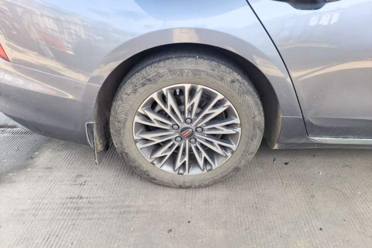 Used Hongqi H5 2023 1.5T DCT Smart Connect Flagship Edition Right Rear Wheel Hub