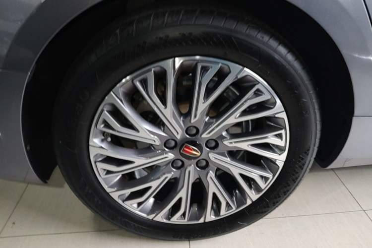 Used Hongqi H5 2023 2.0T Automatic Smart Connect Flagship Edition Right Rear Wheel Hub