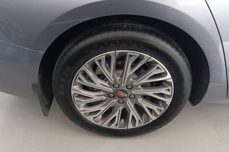 Used Hongqi H5 2023 2.0T Automatic Smart Connect Flagship Edition Right Rear Wheel Hub