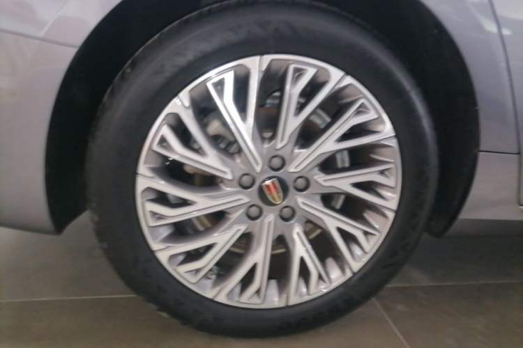 Used Hongqi H5 2023 2.0T Automatic Smart Connect Flagship Edition Right Rear Wheel Hub