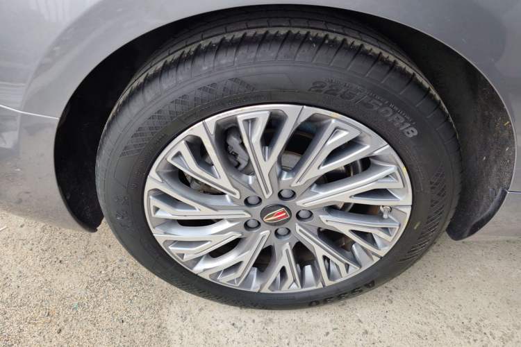 Used Hongqi H5 2023 2.0T Automatic Smart Connect Flagship Edition Right Rear Wheel Hub