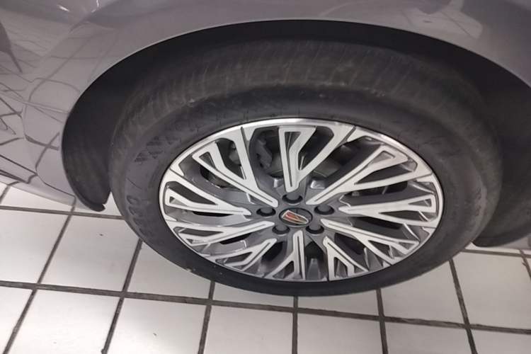 Used Hongqi H5 2023 2.0T Automatic Smart Connect Flagship Edition Right Rear Wheel Hub