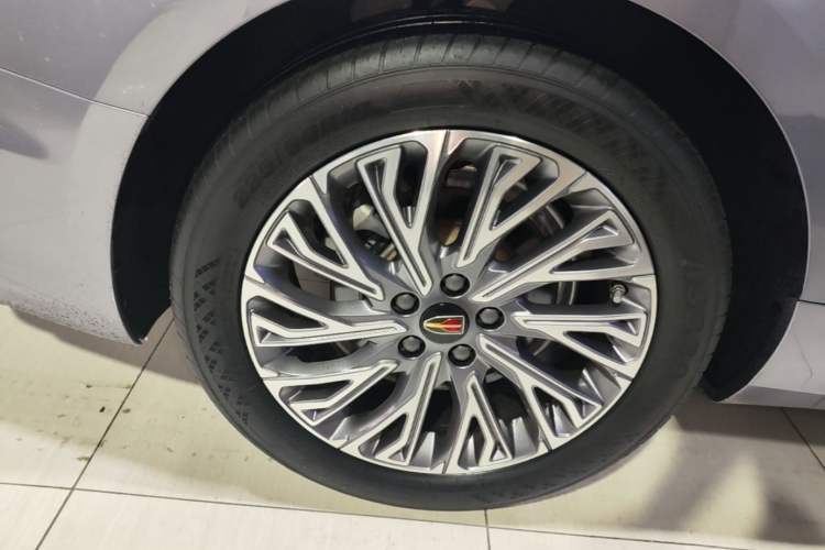 Used Hongqi H5 2023 2.0T Automatic Smart Connect Flagship Edition Right Rear Wheel Hub
