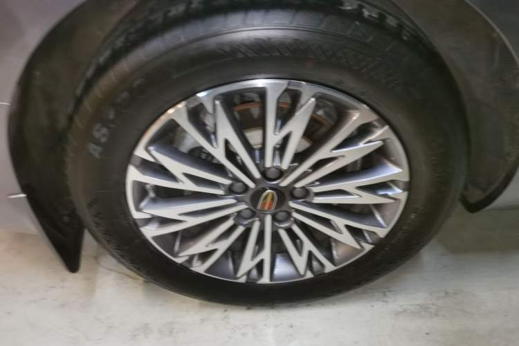 Used Hongqi H5 2023 2.0T Automatic Smart Connect Flagship Edition Right Rear Wheel Hub