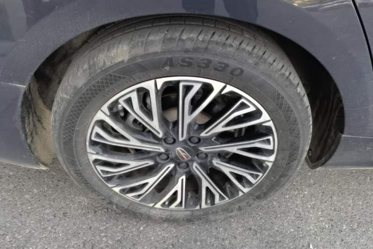 Used Hongqi H5 2023 2.0T Automatic Smart Connect Flagship Edition Right Rear Wheel Hub