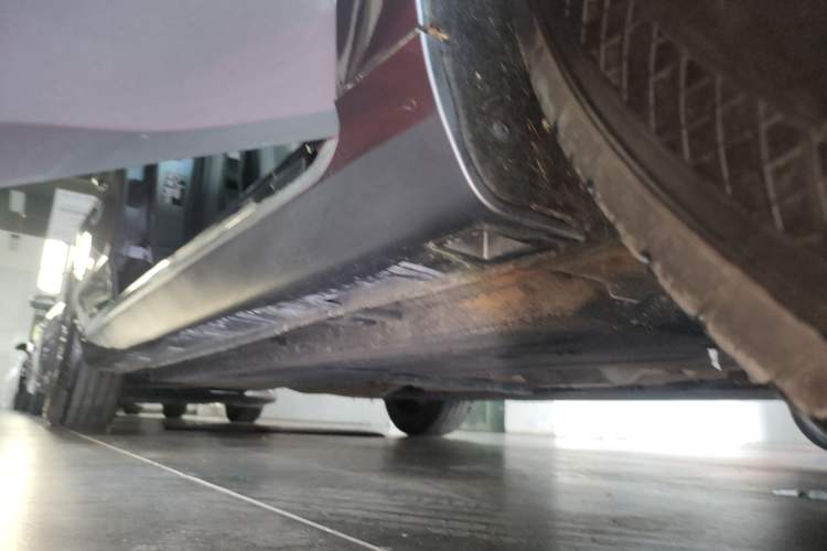 Used Hongqi H5 2023 1.5T DCT Smart Connect Flagship Edition Right Side Sill
