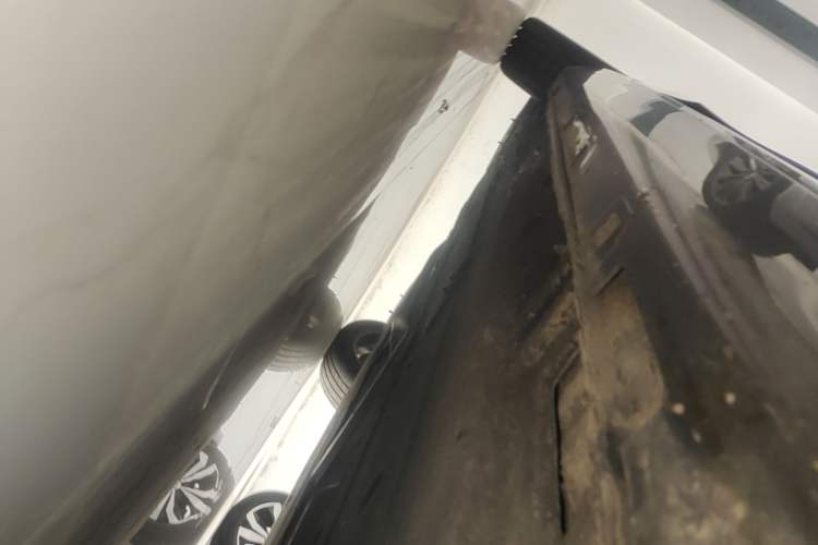 Used Hongqi H5 2023 2.0T Automatic Smart Connect Flagship Edition Right Side Sill