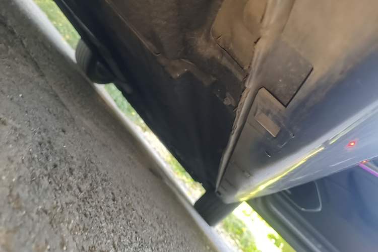 Used Hongqi H5 2023 2.0T Automatic Smart Connect Flagship Edition Right Side Sill
