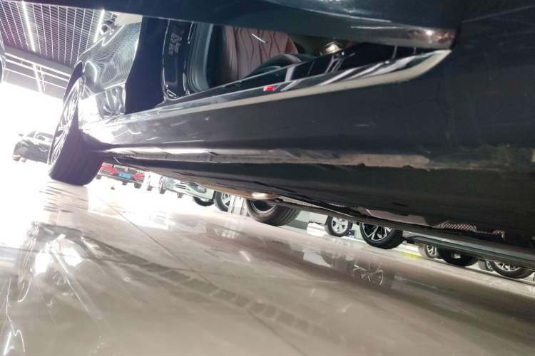 Used Hongqi H5 2023 2.0T Automatic Smart Connect Flagship Edition Right Side Sill