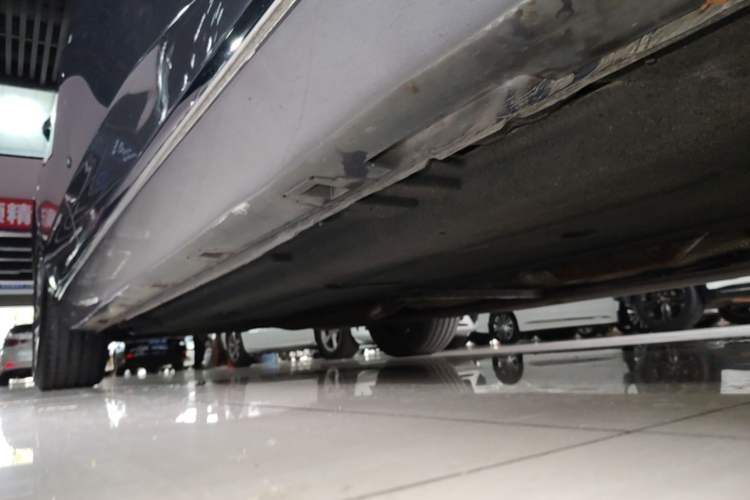 Used Hongqi H5 2023 2.0T Automatic Smart Connect Flagship Edition Right Side Sill